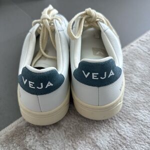 Veja White and Cream Sneakers size 38/us7